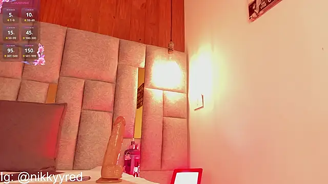 Chat +18 de Nikky_Red_ ao vivo