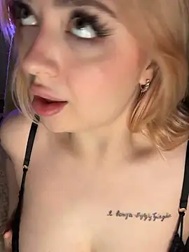 KellyMoors' Live XXX Chat