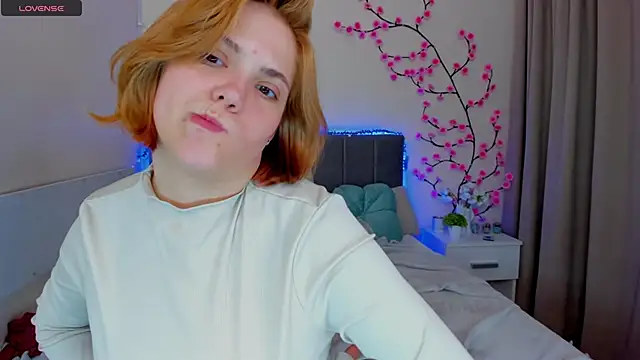 DellaRows live XXX chat