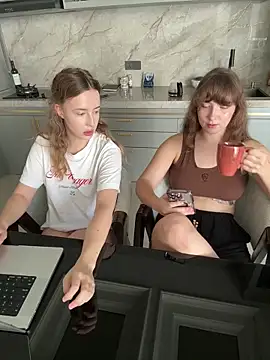Nura_n_Sarah Adlı Modelin Web Kamerası Şovu