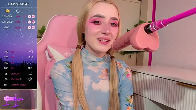 Chat +18 de LeonaEviann ao vivo