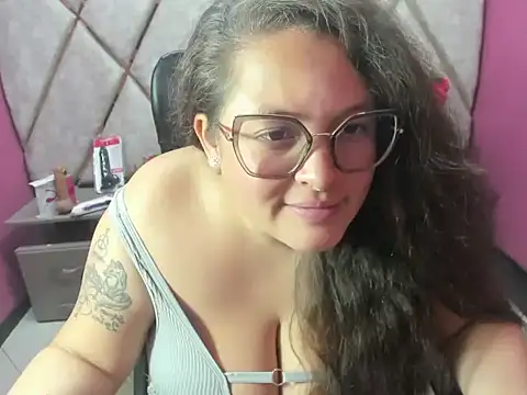 XXX chat uživo modela Sarah_Boobs_