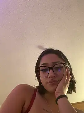 Chatroom XXX en direct de LilithMonette