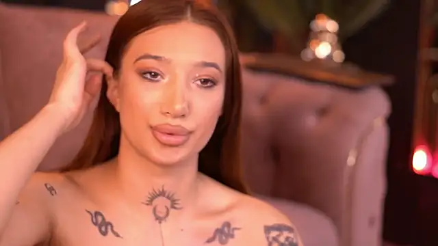 SiennaJayden Adlı Modelin Canlı XXX Sohbeti