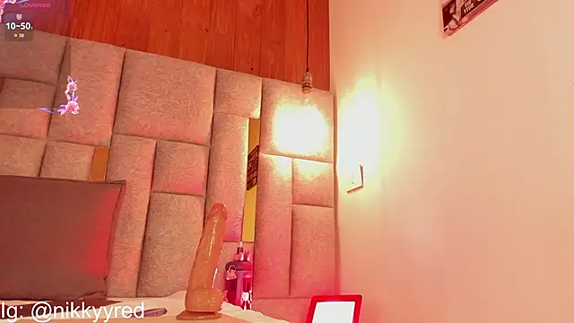 Chat +18 de Nikky_Red_ ao vivo