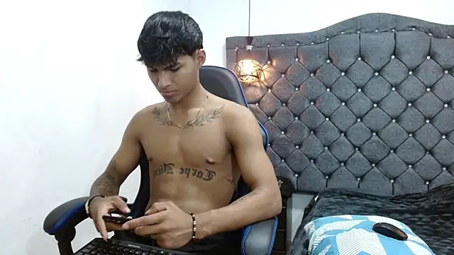 Show modela luka_big18 na web-kameri