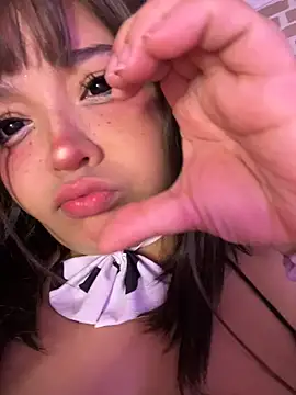 Chatroom XXX en direct de CharlotteMillers