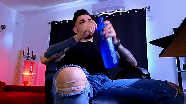 MightyAaron66 élő XXX-chatje