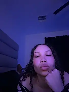 nikkiloveee Live XXX-chat