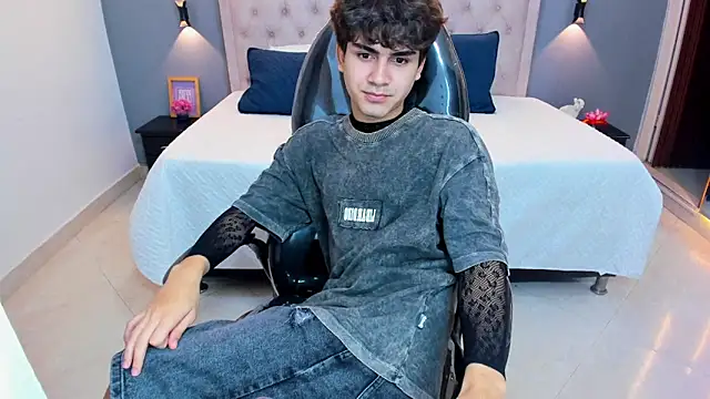 Tommy18__ 라이브 XXX 채팅