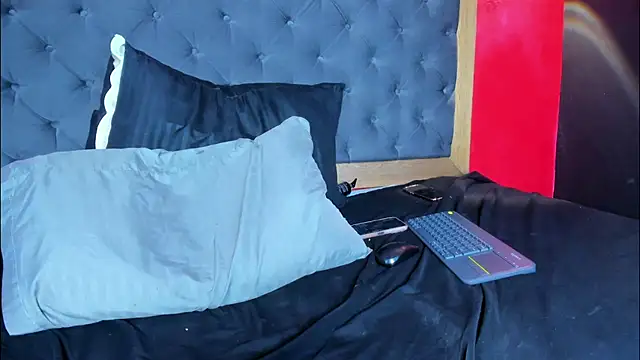 YayaHilton Live XXX-chat