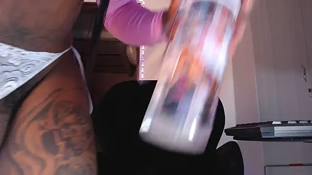 Pokazy przed kamerką – mistressbigcock777