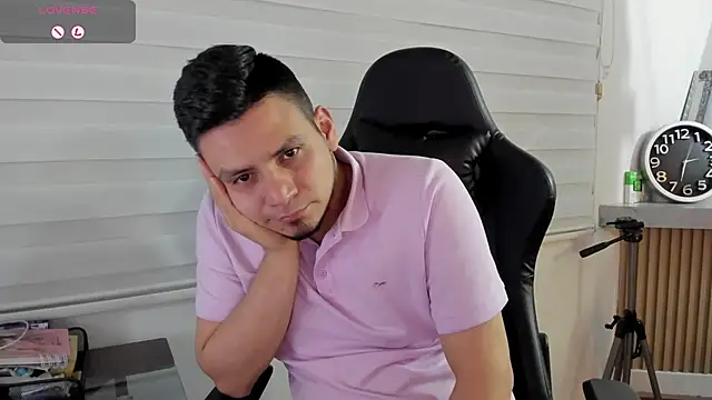 Chat +18 de Rick_Adams ao vivo