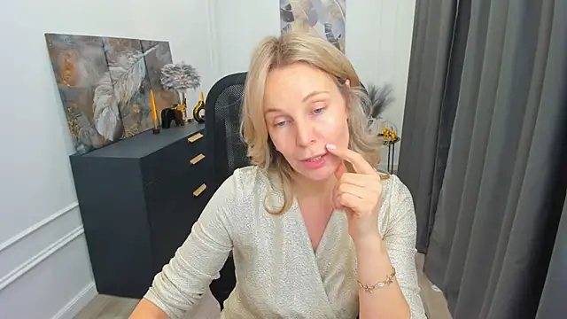 XXX chat uživo modela Sinty_Devis