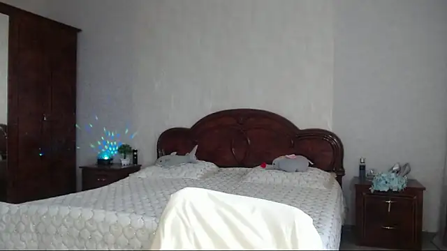 Batari élő XXX-chatje