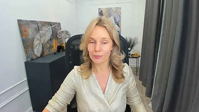 Sinty_Devis Adlı Modelin Canlı XXX Sohbeti