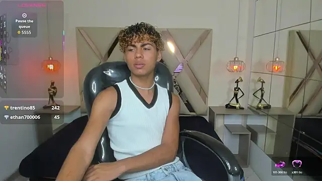 Anyelo_Twink 现场XXX聊天