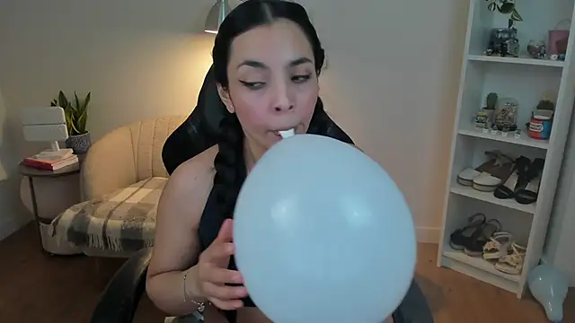 XXX chat uživo modela _BellaEvans_