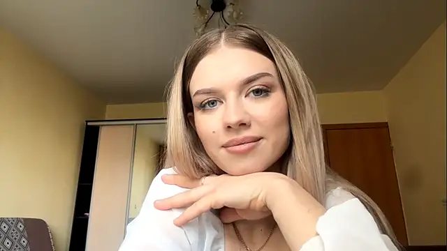 DeettaTolly Adlı Modelin Canlı XXX Sohbeti