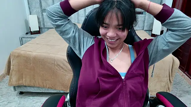 XXX chat uživo modela laureentt_