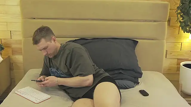 EthanPinkmanのライブXXXチャット