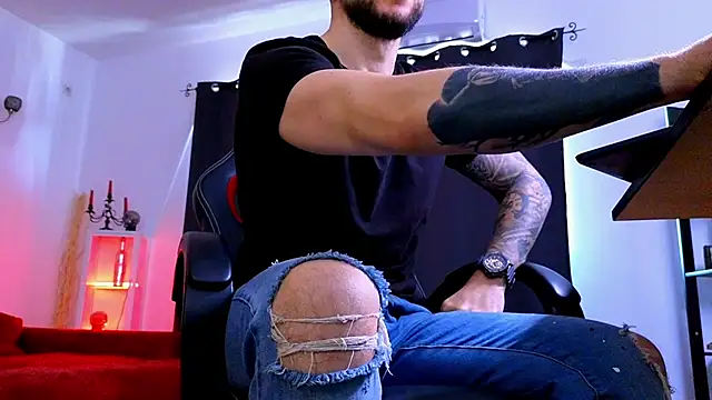 Czat XXX na żywo – MightyAaron66