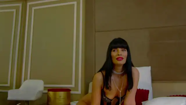 EllaaLuxのライブXXXチャット