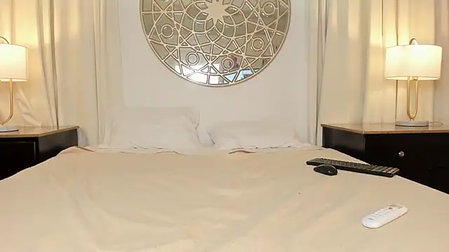 Chatroom XXX en direct de LucyLovelyy