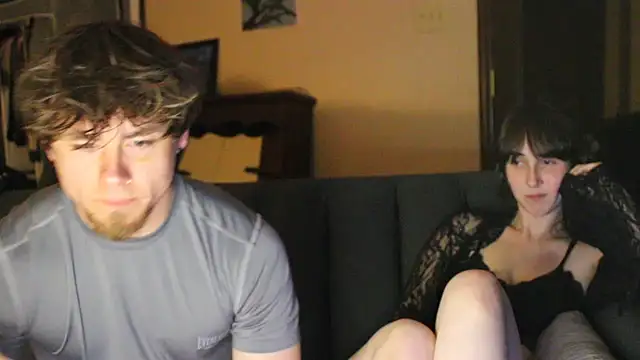 JCstrings: διαδικτυακό σόου στην κάμερα