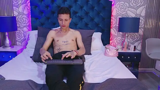 ChloeAndJeanPaul লাইভ XXX চ্যাট