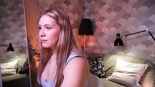 Emilicious' Live XXX Chat