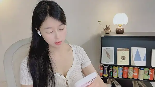 Onechestnut Adlı Modelin Canlı XXX Sohbeti