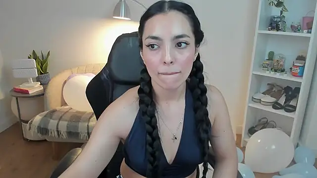 XXX chat uživo modela _BellaEvans_