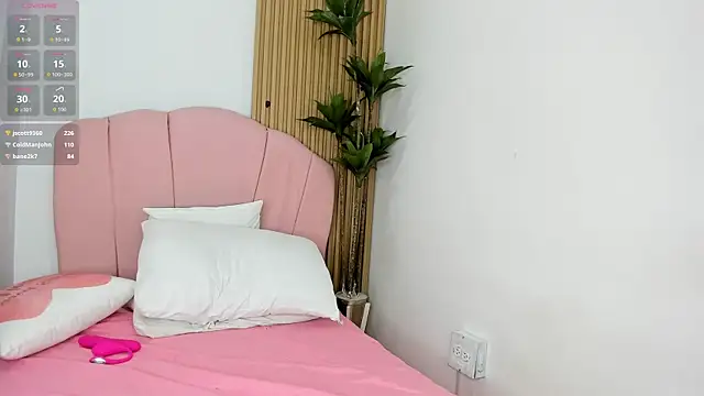 Онлайн чат XXX SelenaMiel