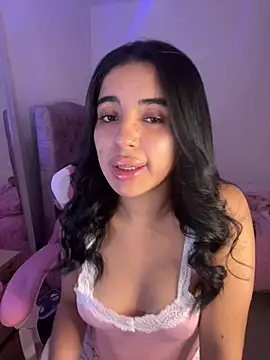 Emily-14's Live XXX Chat