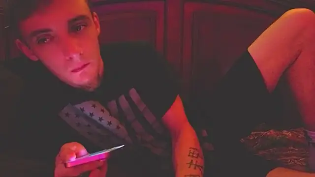 แชท XXX สดของ Ilovepussy1911