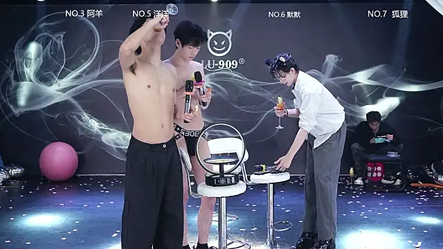 MS-180- élő XXX-chatje