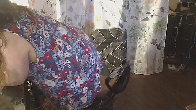 Chat +18 de Ireallysquirt ao vivo