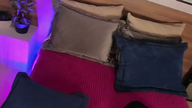 MiaKay1 Chat XXX live