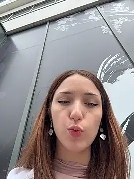 دردشة DollyTall الجنسية المباشرة