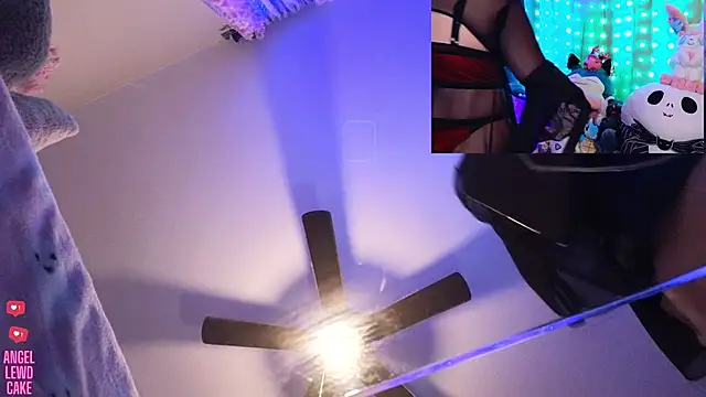Chat XXX ao vivo de Angel-Lewd-Cake