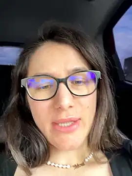 XXX chat uživo modela HotXMom_