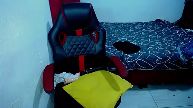 Chat +18 de loly_bigbooty4u ao vivo