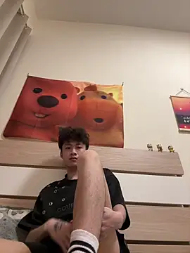 sexyboy-3525 在線直播表演