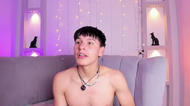 Alexander_Ammy: διαδικτυακό σόου στην κάμερα