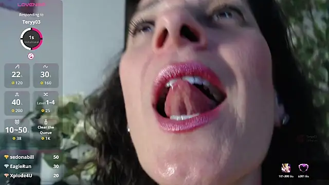 Squirtmania's Live XXX Chat