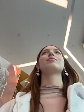 DollyTall: διαδικτυακό σόου στην κάμερα