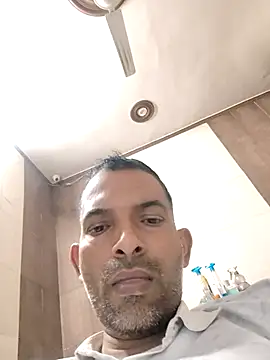 seema45u Show in webcam