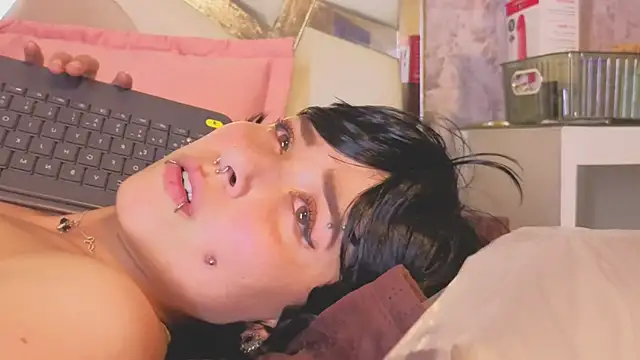 Benny_and_Mark's Live XXX Chat