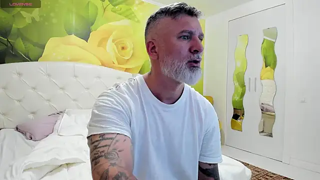 BlowMyXXL Webcamshow